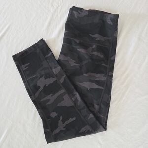 Womens Athleta 7/8 Black Camouflage Leggings